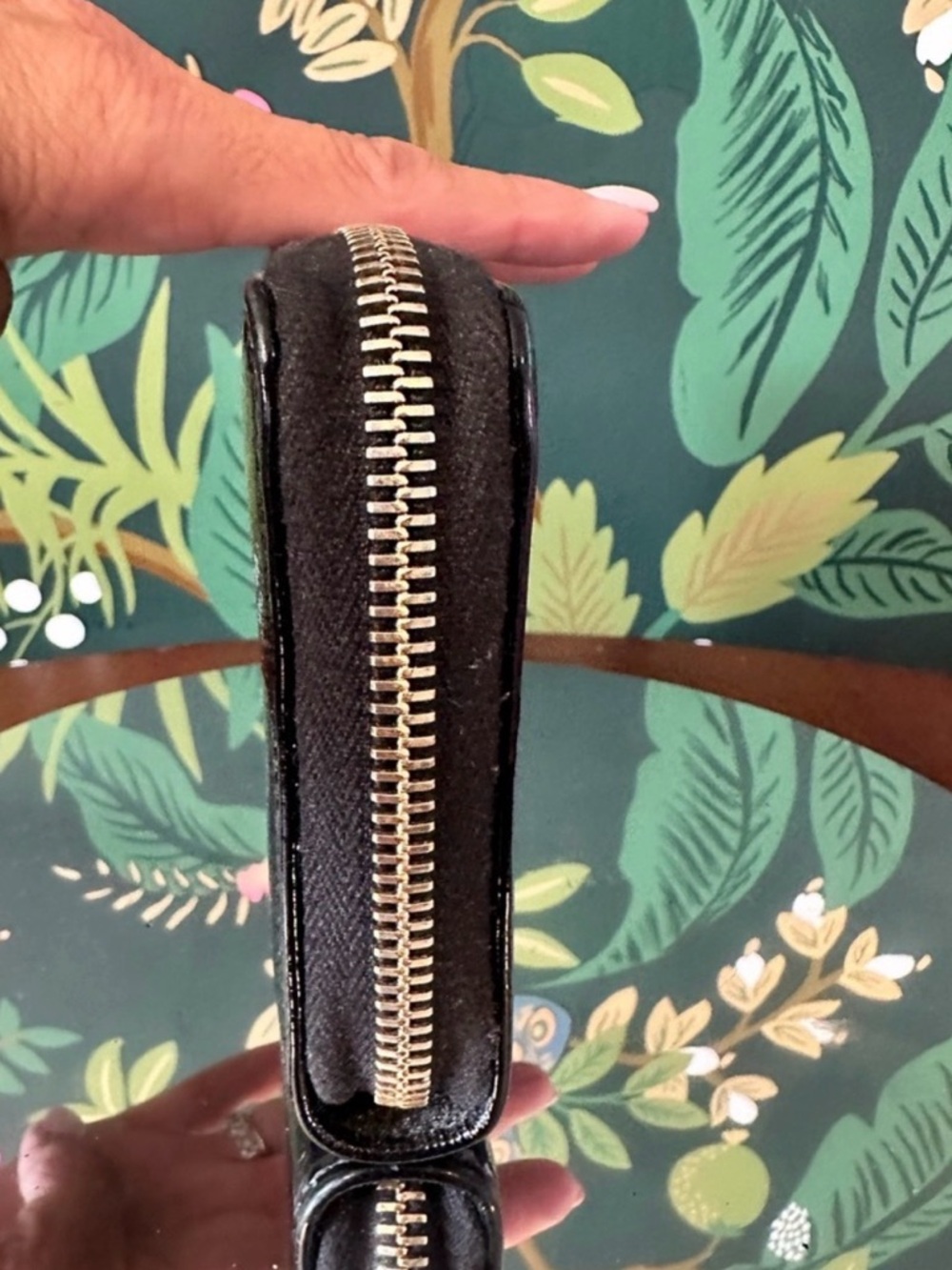 Gucci Black Soho Patent Leather Zip Wallet - Picture 7 of 8